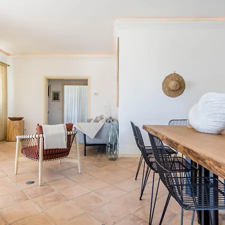 Charmante Authentique Вилла Лоле