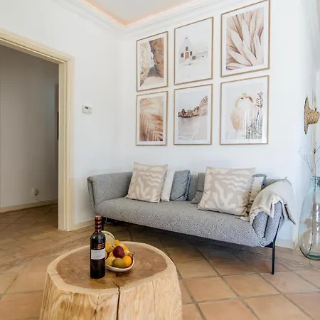 Charmante Authentique Loule